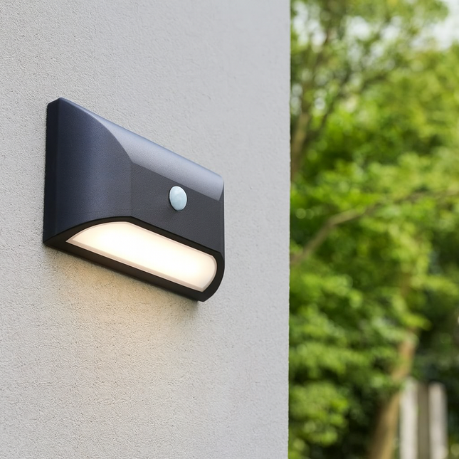 Outdoor Curved Down Wall Light with PIR Sensor – 5W LED, 4000K Neutral White, IP55, Black